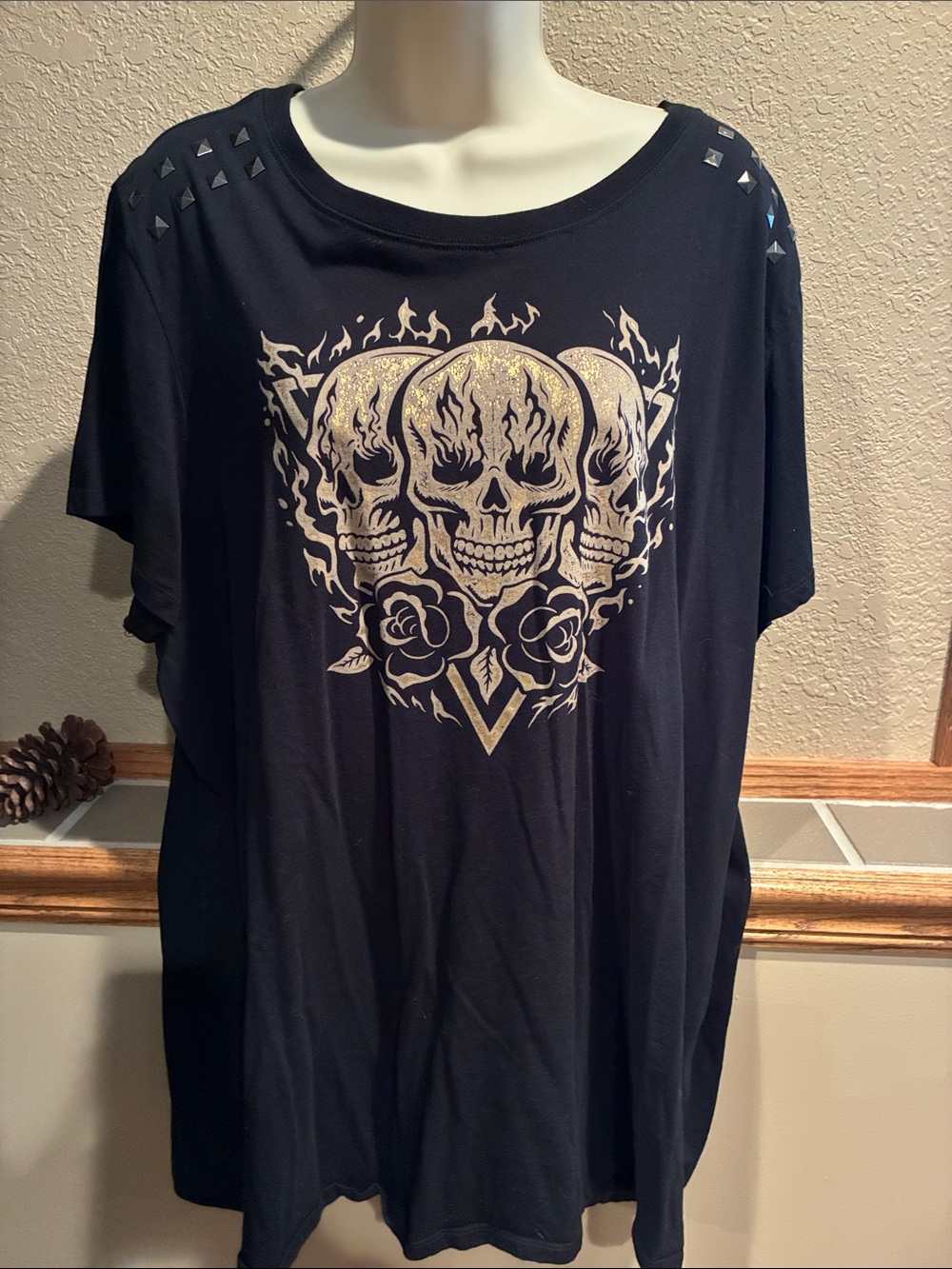 torrid Black Short-Sleeve Tee with Metallic Skull & Rose Graphic